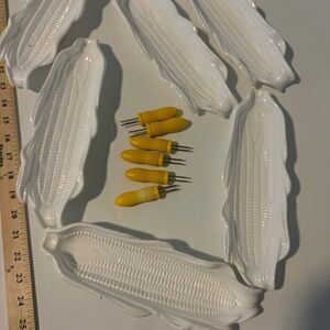 Vintage 6- corn cob plates and 6 corn cob skewers